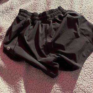 Lululemon black hotty hot shorts 4 inch in a size 0 no tag but no wears or tears